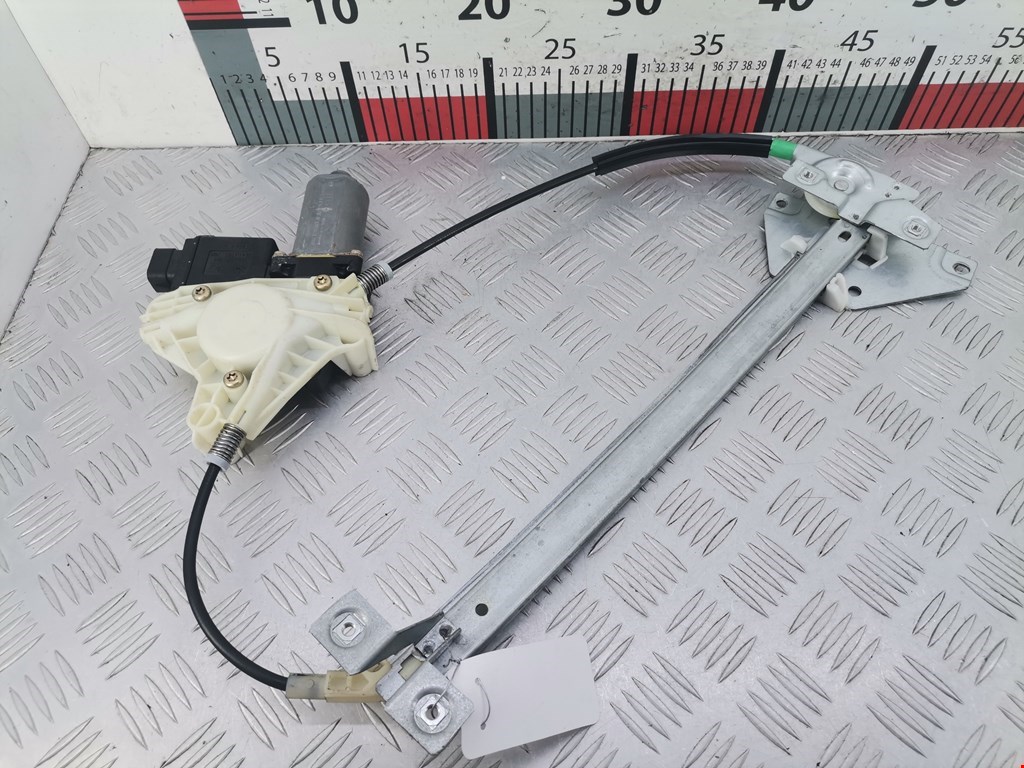 Стеклоподъемник электрический двери задней правой Mitsubishi Space Star 1
