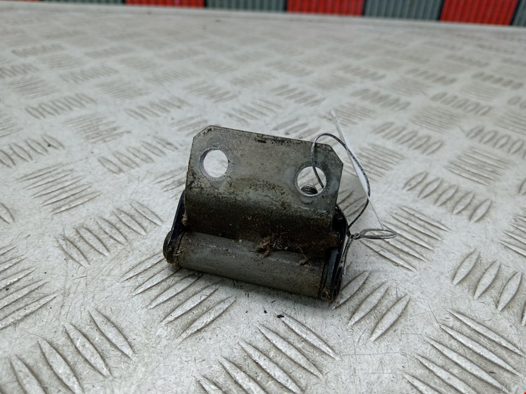 Петля крышки (двери) багажника Mitsubishi Lancer 10
