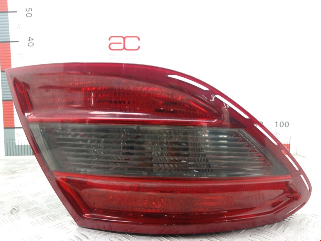 Фонарь задний левый Mercedes C-Class (W204)
