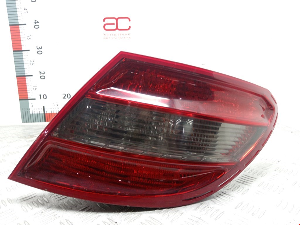 Фонарь задний правый Mercedes C-Class (W204)