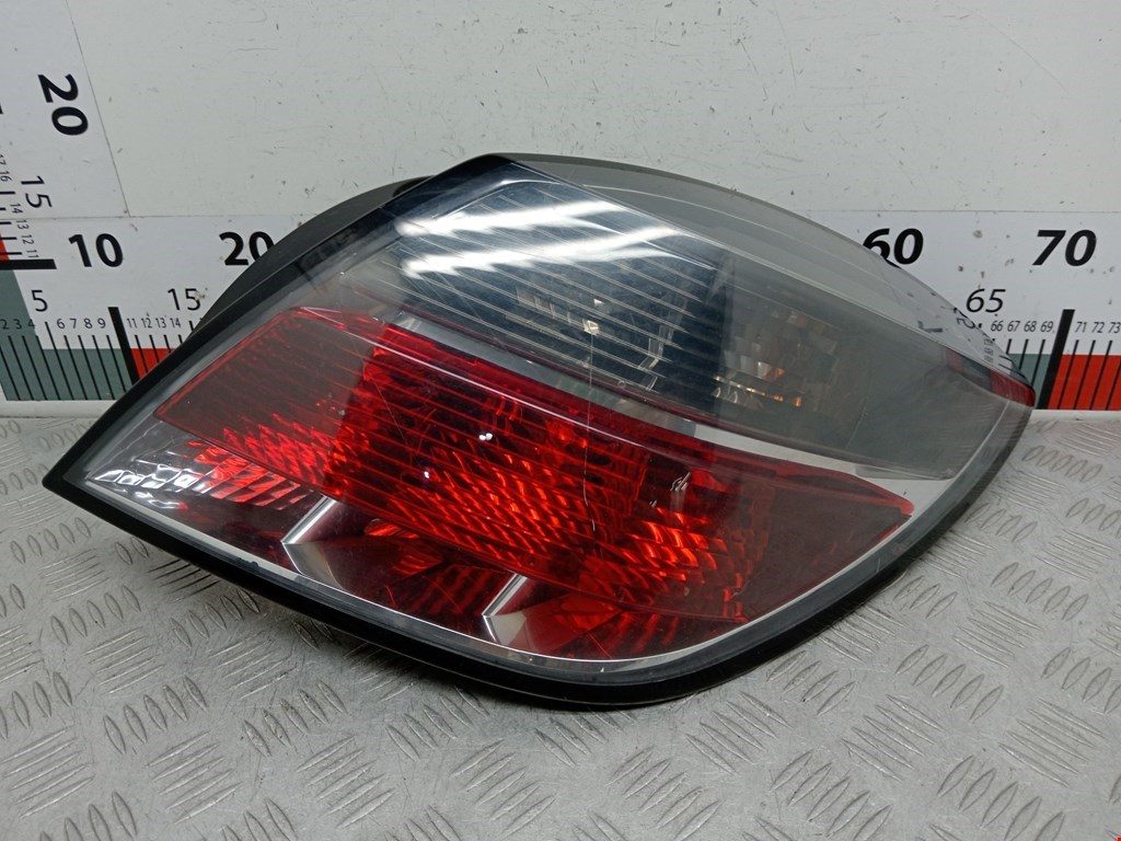 Фонарь задний правый Opel Astra H