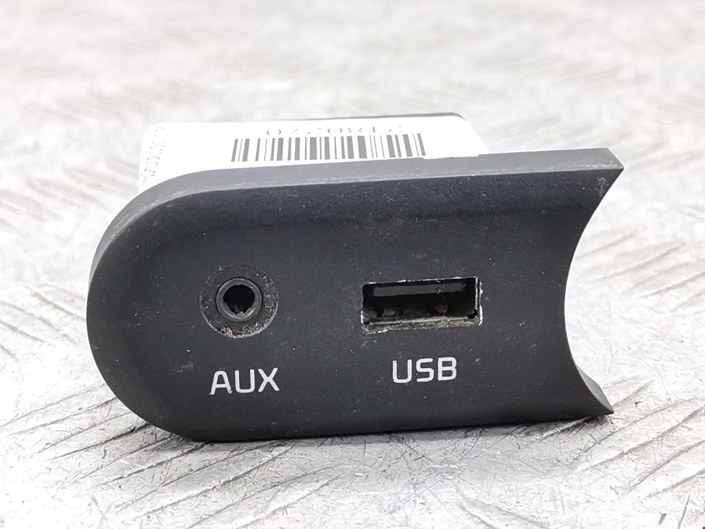 Разъем AUX / USB Kia Ceed 2 (JD)