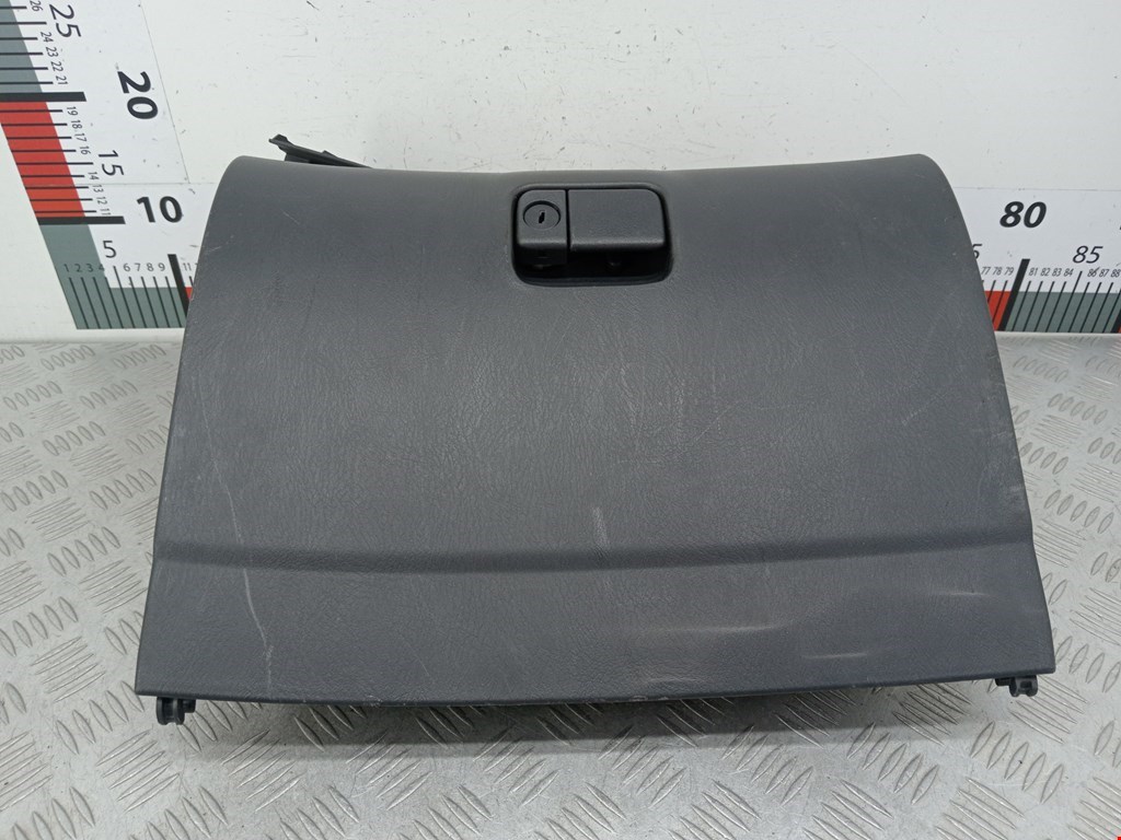 Бардачок (вещевой ящик) Mazda Premacy