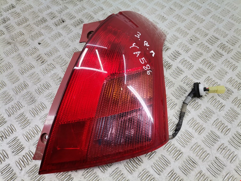 Фонарь задний правый Suzuki Swift 3
