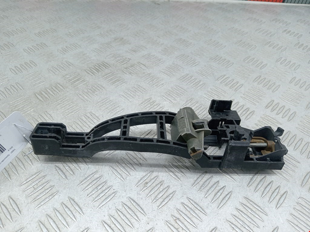 Кронштейн (держатель) ручки двери Ford C-MAX 1