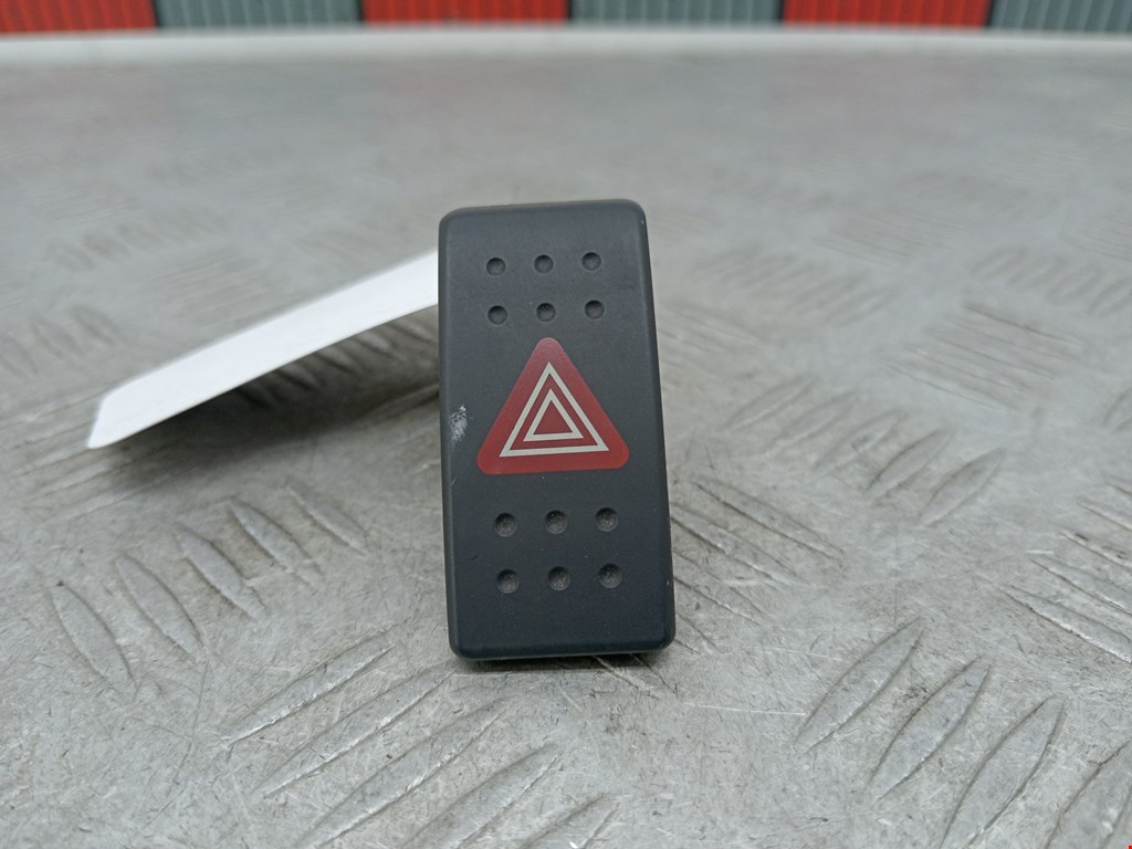 Кнопка аварийной сигнализации Suzuki Swift 3