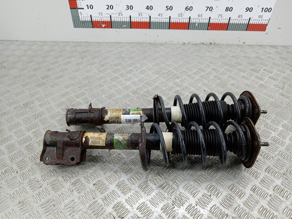 Стойка амортизатора переднего левого (МакФерсон) Mitsubishi Colt 6
