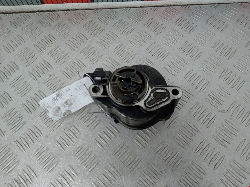 Насос вакуумный Mazda 3 BK