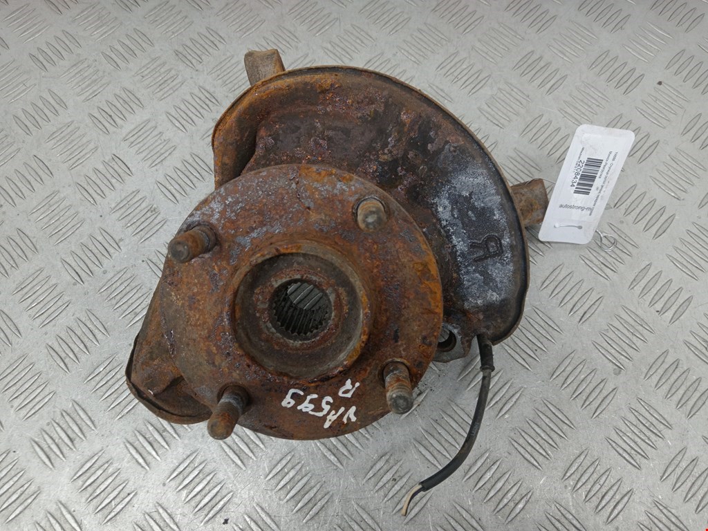 Ступица (кулак цапфа) передняя правая Mitsubishi Colt 6