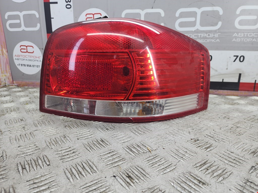 Фонарь задний правый Audi A3 8P