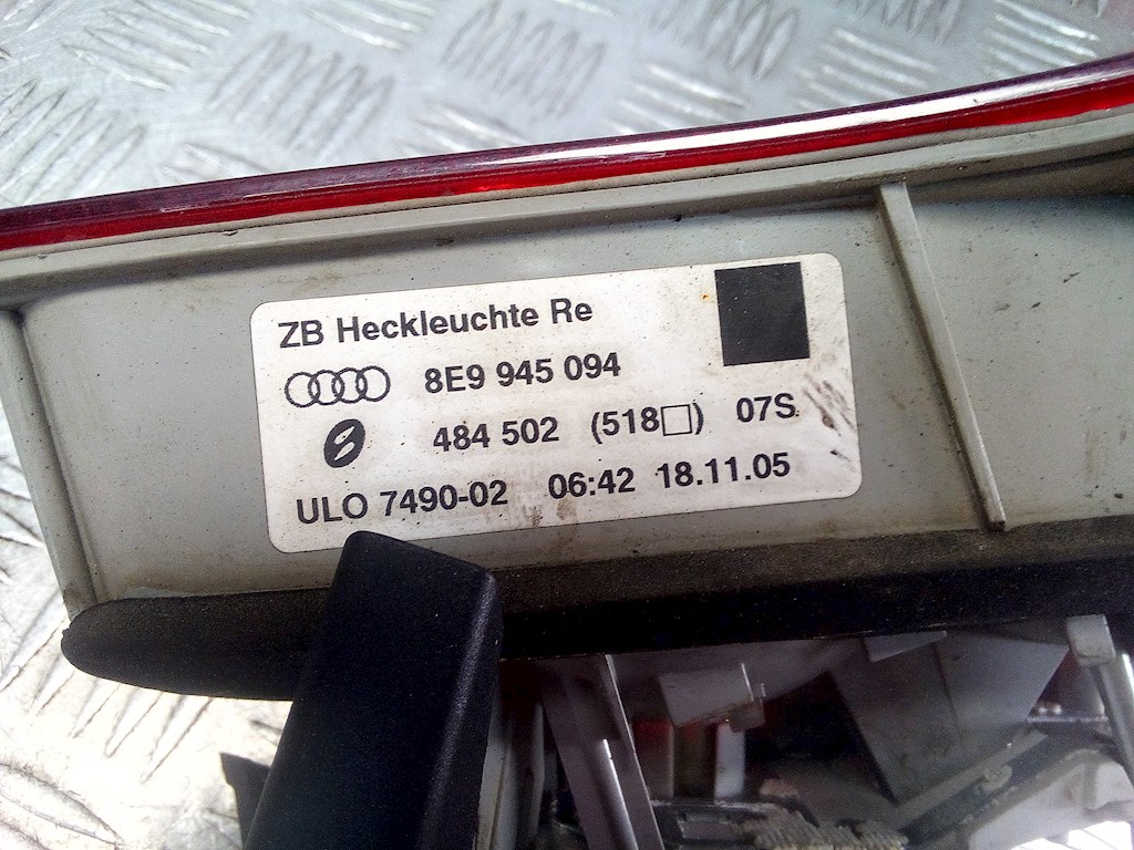 Фонарь крышки багажника правый Audi A4 B7 купить в России