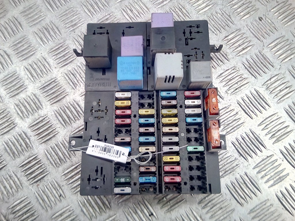 Блок предохранителей Opel Antara Опель Антара купить б/у 20103080