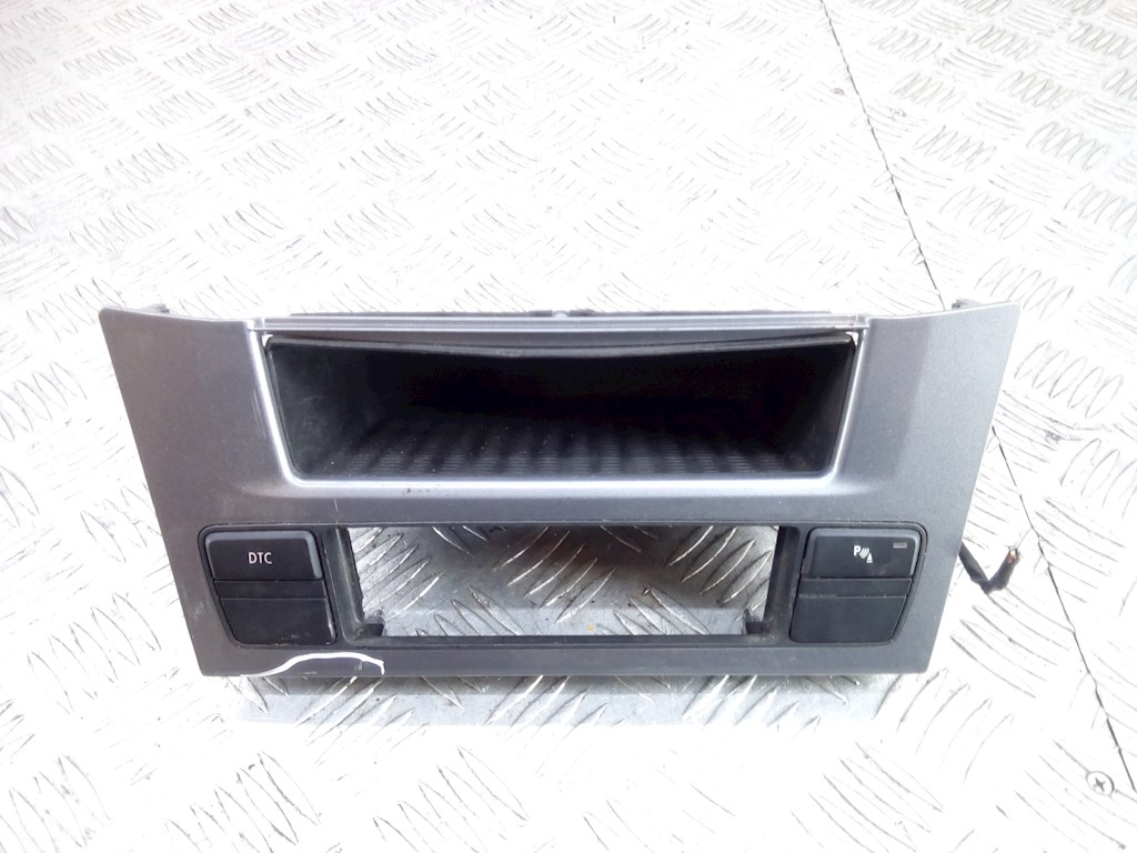 Рамка под магнитолу BMW 5-Series (E60/E61)