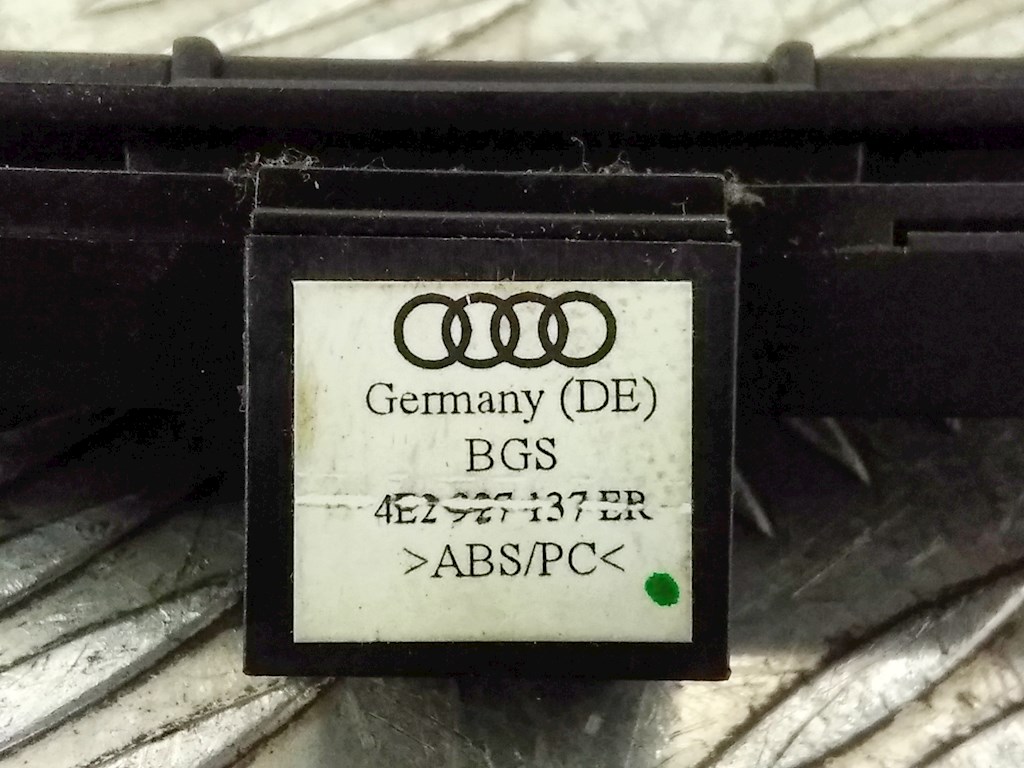 Кнопка аварийной сигнализации Audi A8 D3 купить в России