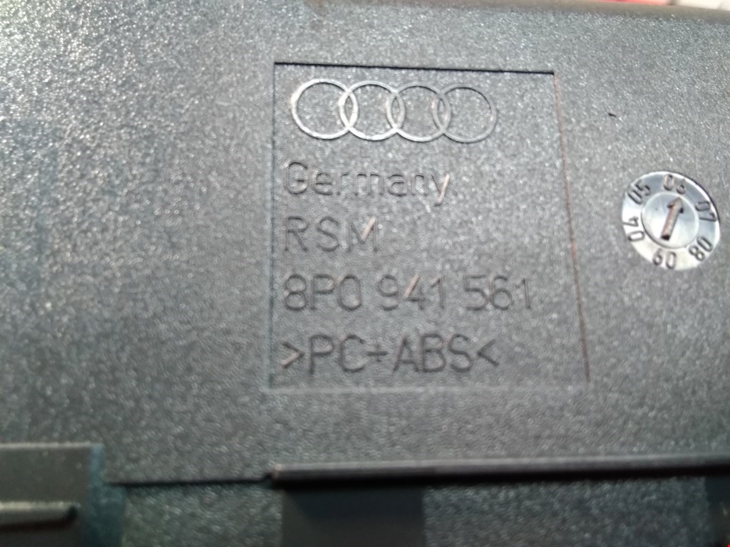 Бардачок (вещевой ящик) Audi A3 8P купить в России