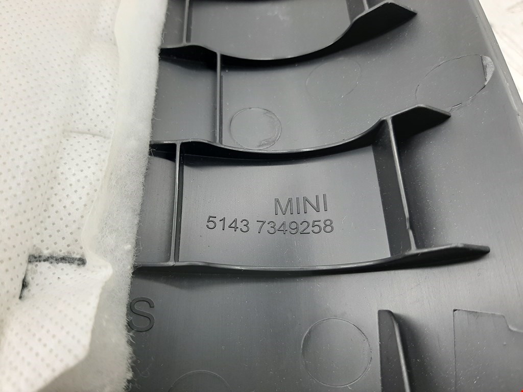 Обшивка стойки салона Mini Clubman F54 купить в России