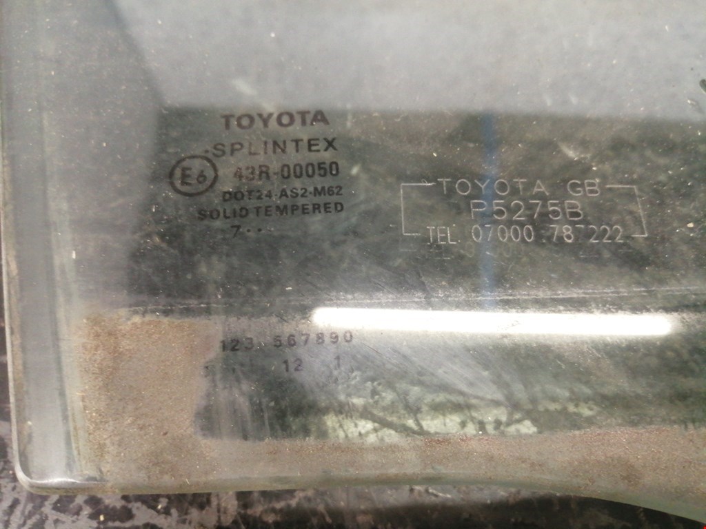 Стекло двери передней правой Toyota Avensis 2 (T250) купить в России