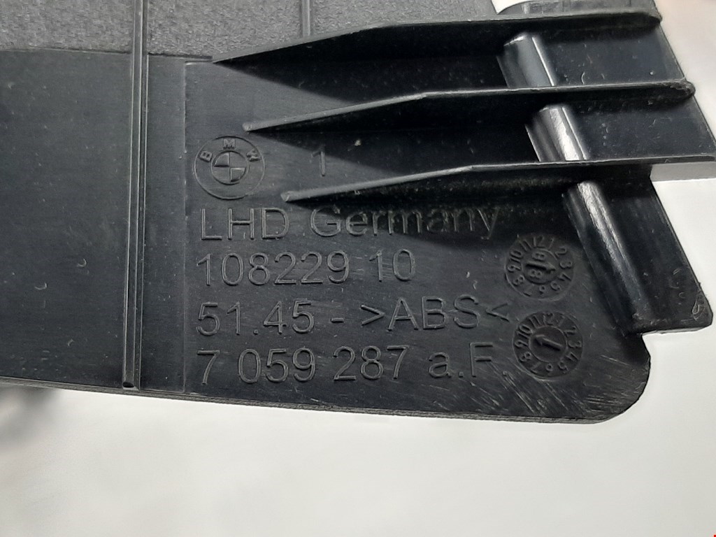 Накладка декоративная на торпедо BMW 3-Series (E90/E91/E92/E93) купить в Беларуси