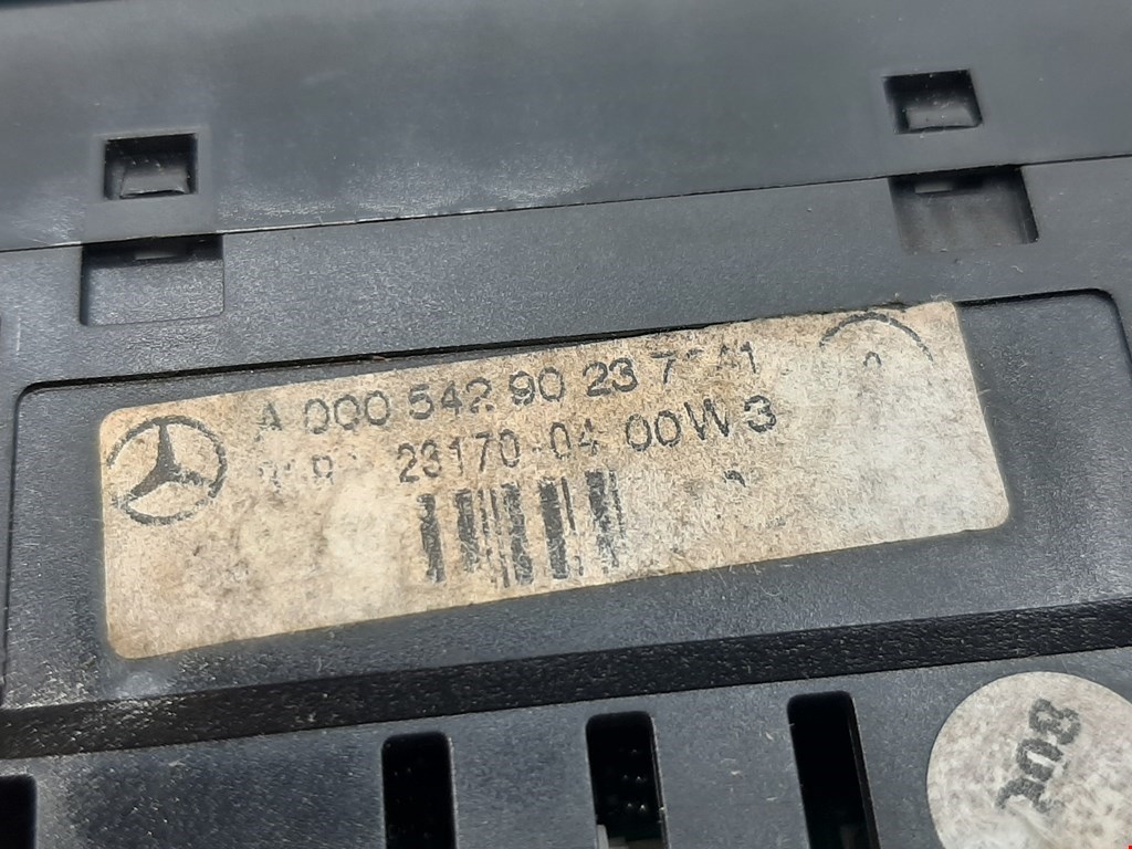 Дисплей информационный Mercedes S-Class (W220) купить в России