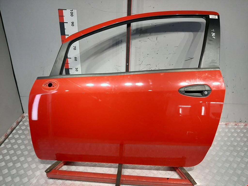 Стекло двери передней левой Fiat Punto 3 (199/310) купить в России