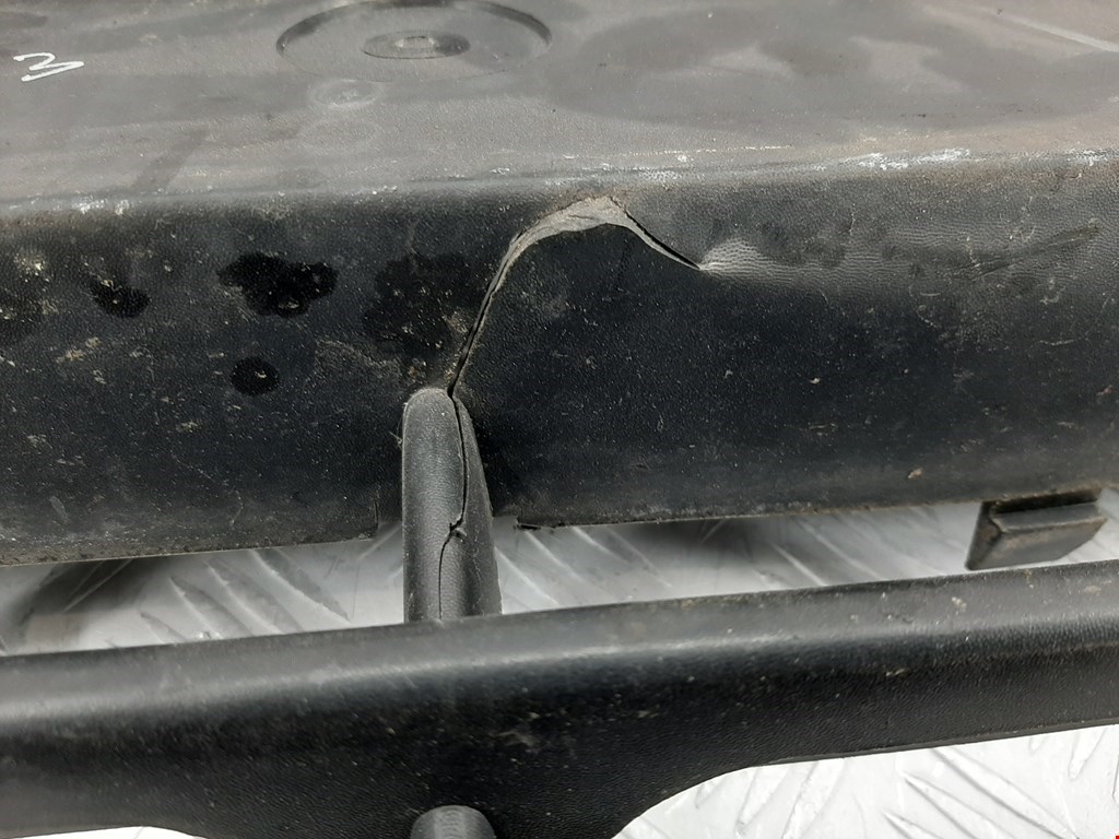 Решетка (заглушка) в бампер центральная Citroen Xsara