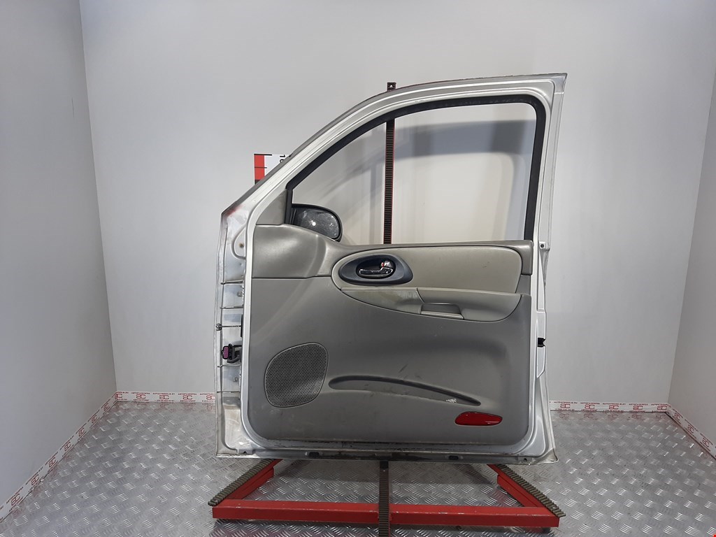 Дверь передняя правая Chevrolet TrailBlazer 1 купить в Беларуси