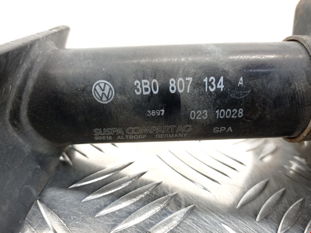 Отбойник бампера передний правый Volkswagen Passat 5 купить в Беларуси