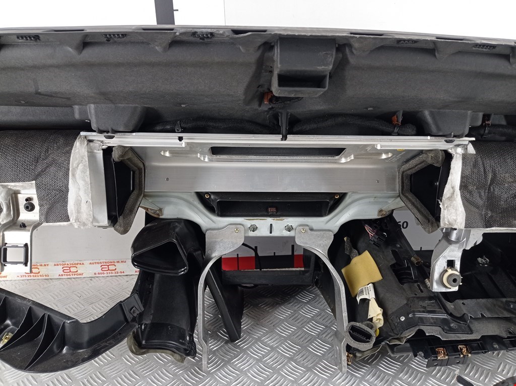 Торпедо (панель передняя) Volkswagen Phaeton купить в Беларуси