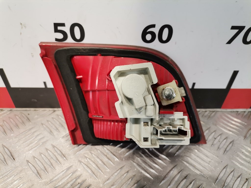 Фонарь крышки багажника правый Audi A3 8P купить в России