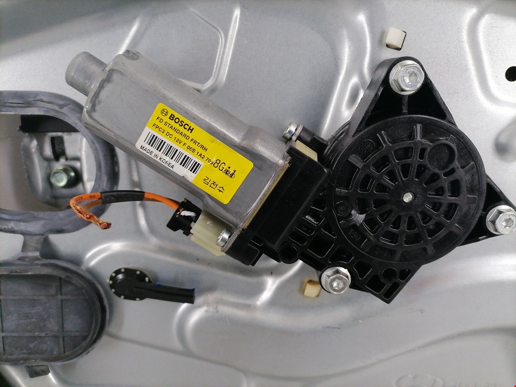 Стеклоподъемник электрический двери передней правой Hyundai i30 1 купить в России