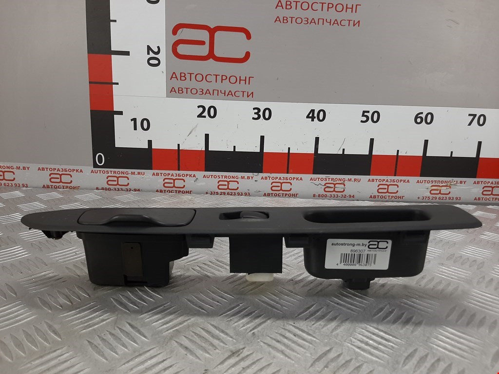 Кнопка стеклоподъемника Mitsubishi Space Wagon 3 купить в России