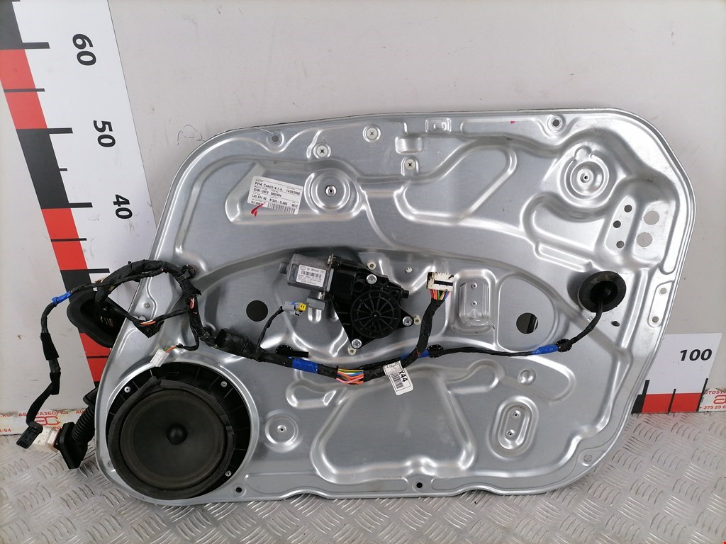 Стеклоподъемник электрический двери передней правой Hyundai i30 1
