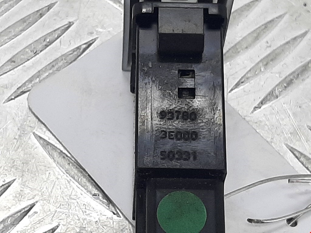 Кнопка обогрева переднего стекла Kia Sorento 1 купить в России