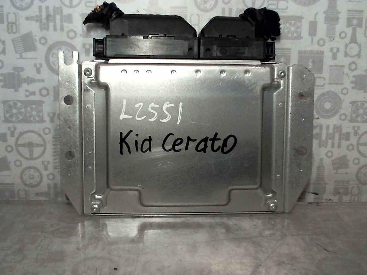 Блок управления двигателем Kia Cerato 1