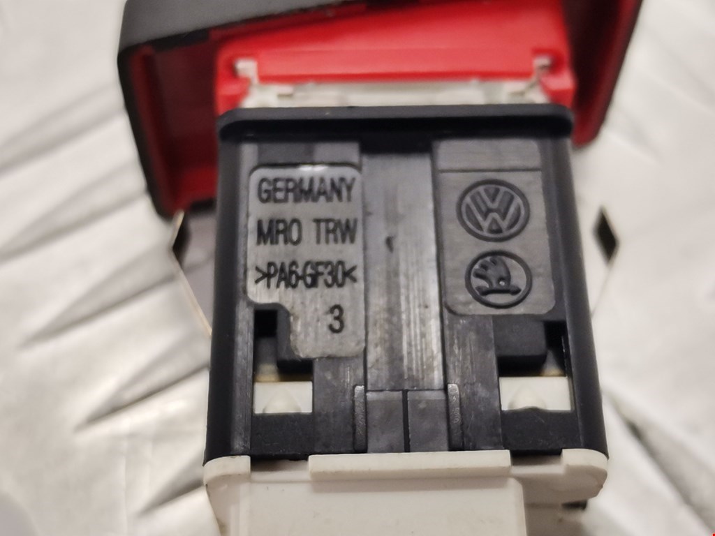 Кнопка аварийной сигнализации Volkswagen Golf 6 купить в России