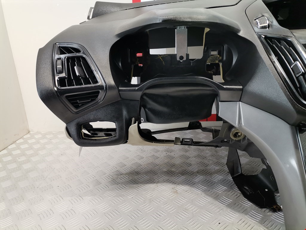Торпедо (панель передняя) Ford Escape 3 купить в России