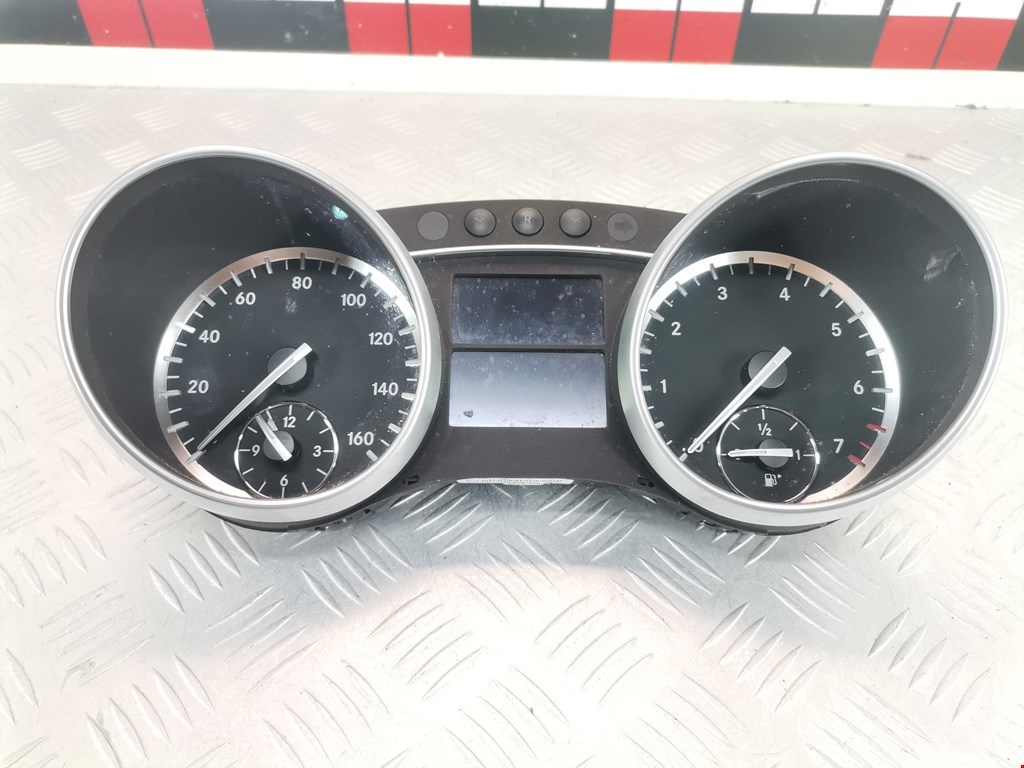 Панель приборная (щиток приборов) Mercedes GL-Class (X164)