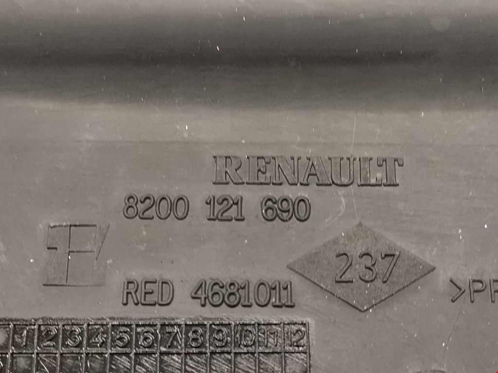 Дождевик (жабо) Renault Master 2 купить в России