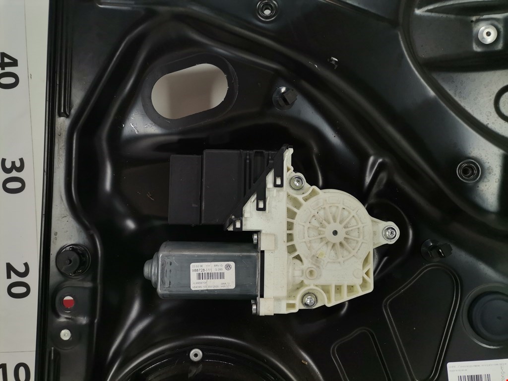 Стеклоподъемник электрический двери задней правой Volkswagen Passat 6 купить в России