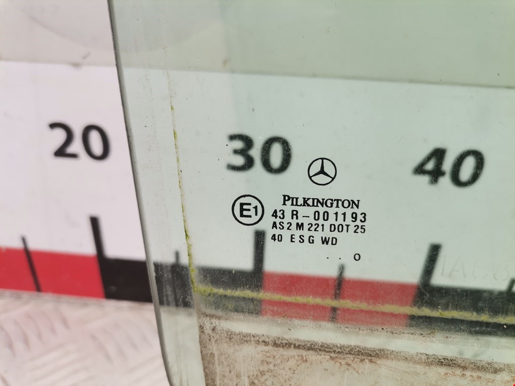 Стекло двери задней правой Mercedes C-Class (W203) купить в Беларуси