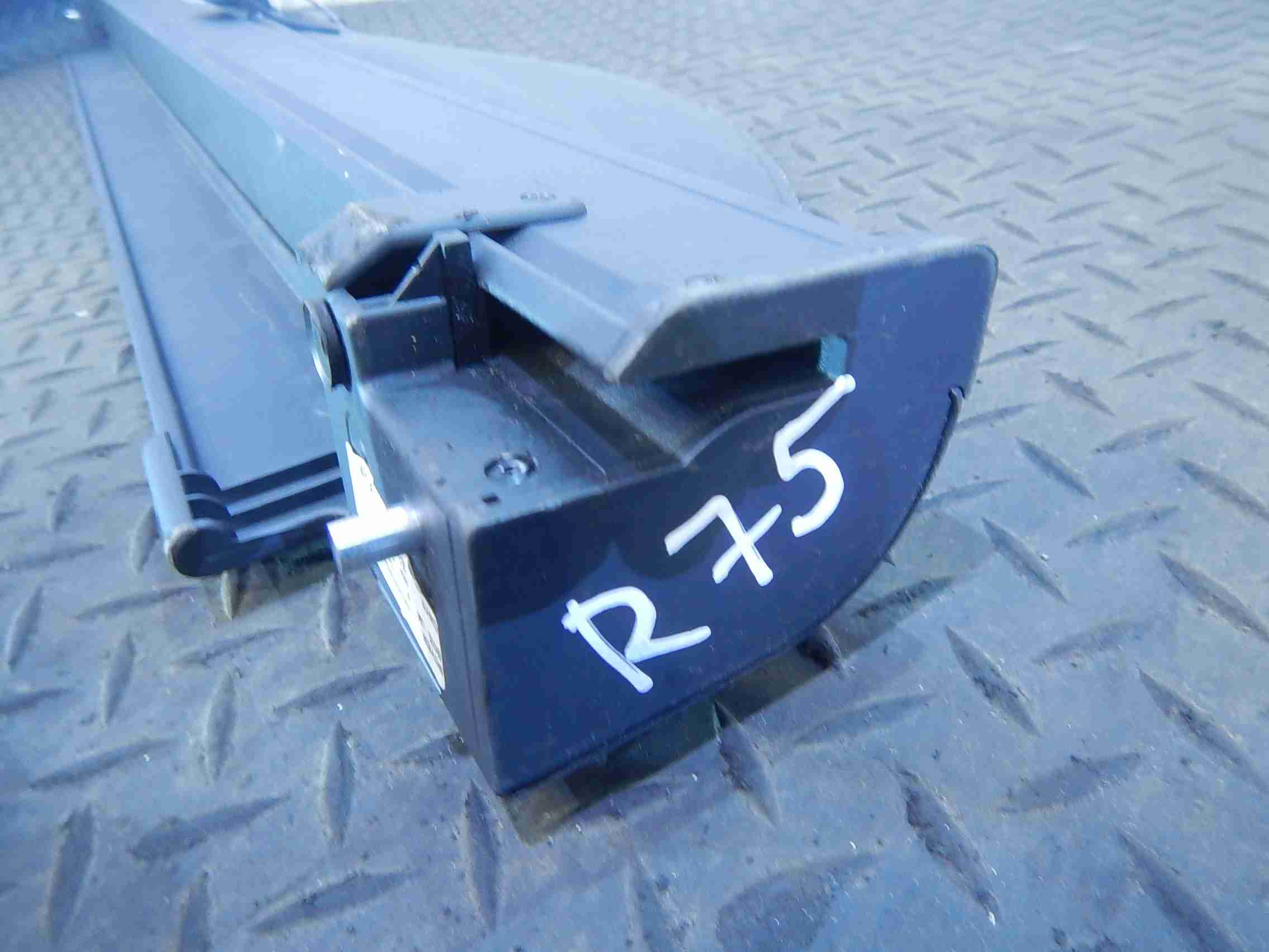 Шторка (полка) багажника Rover 75 купить в России