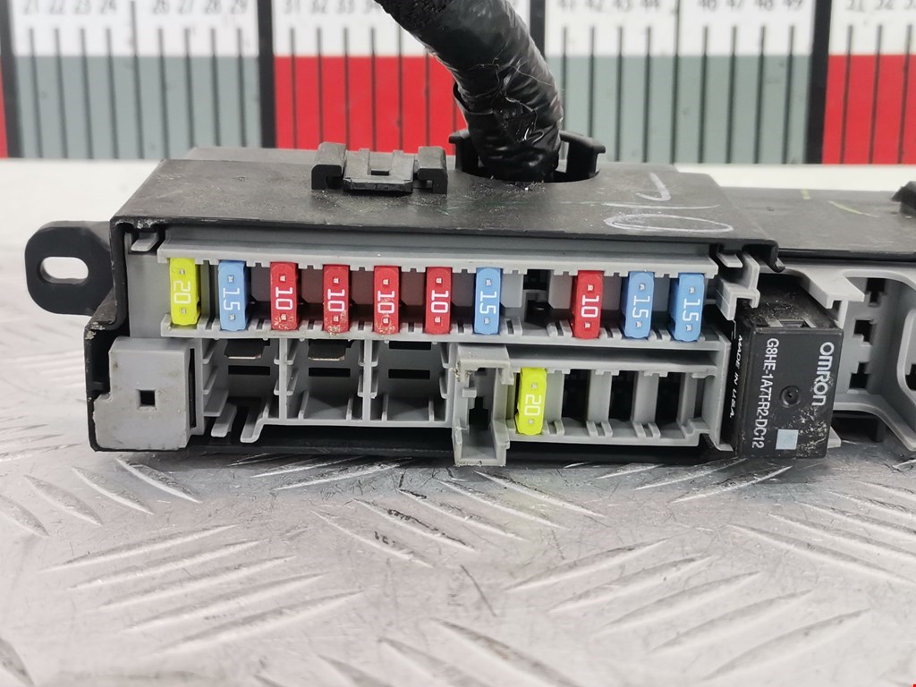 Volkswagen Tiguan 2007-2015: Location of fuses (Electrical equipment / Electrica