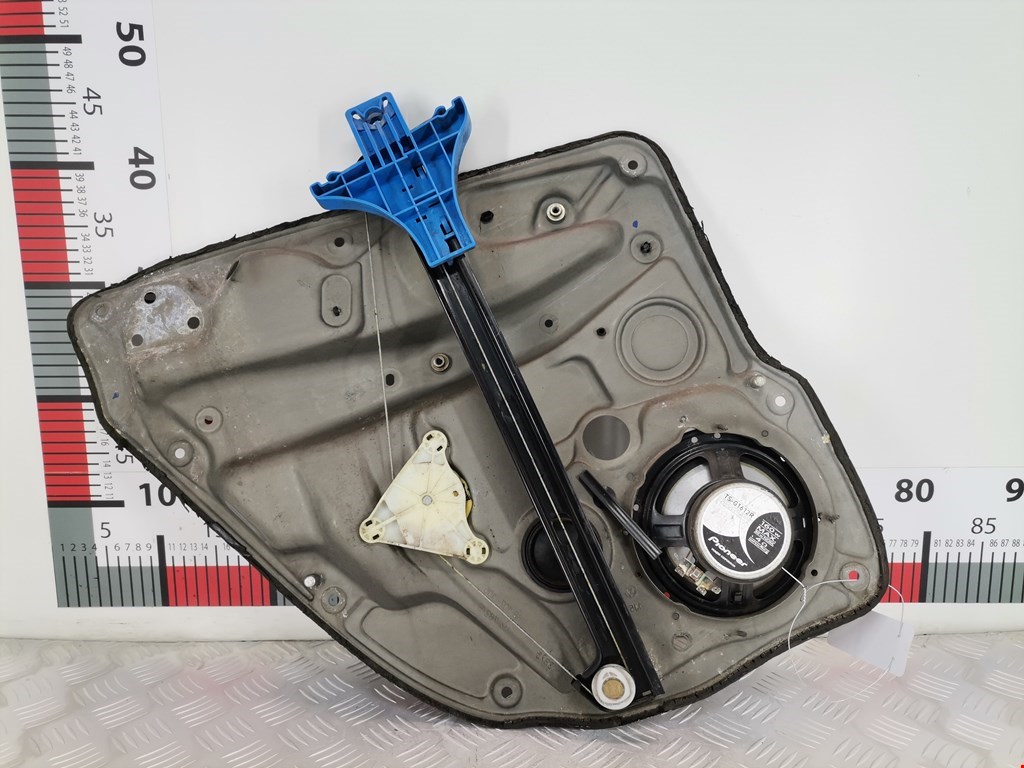 Стеклоподъемник электрический двери задней правой Volkswagen Bora купить в России