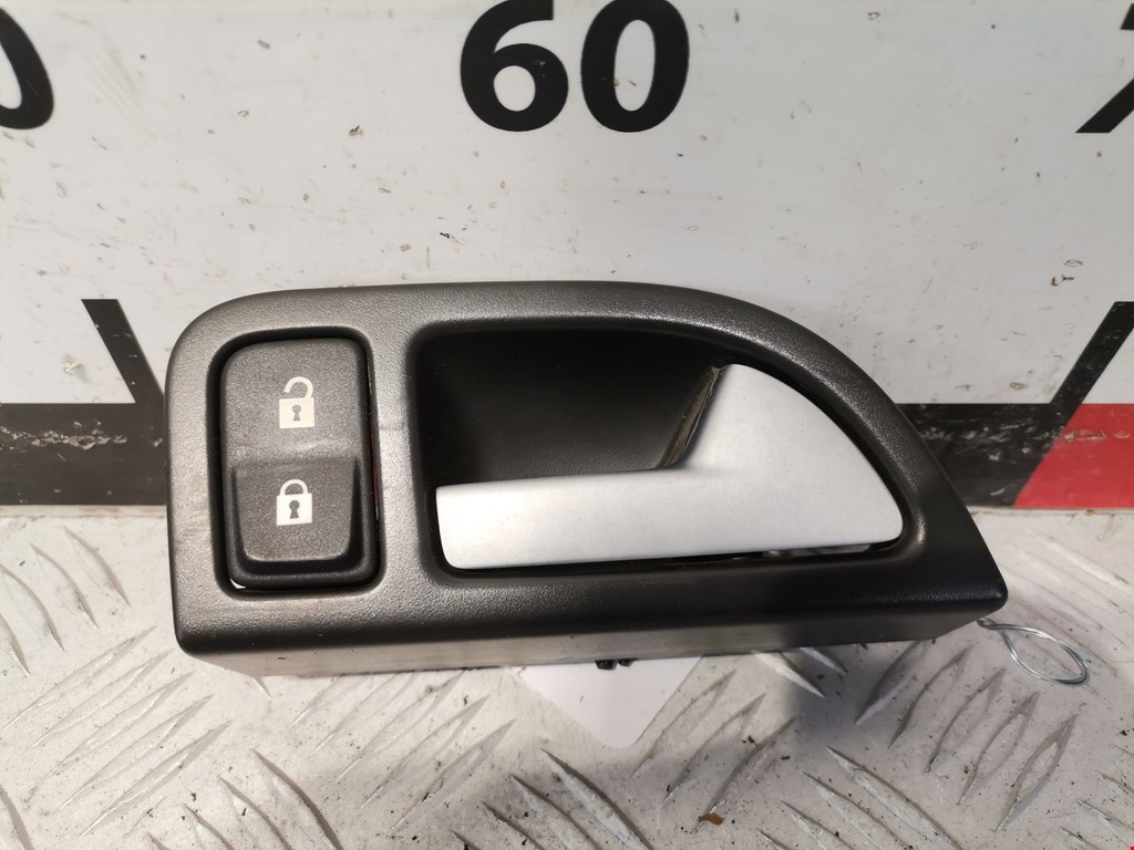 Ручка двери внутренняя передняя правая Volvo V50 1 купить в Беларуси