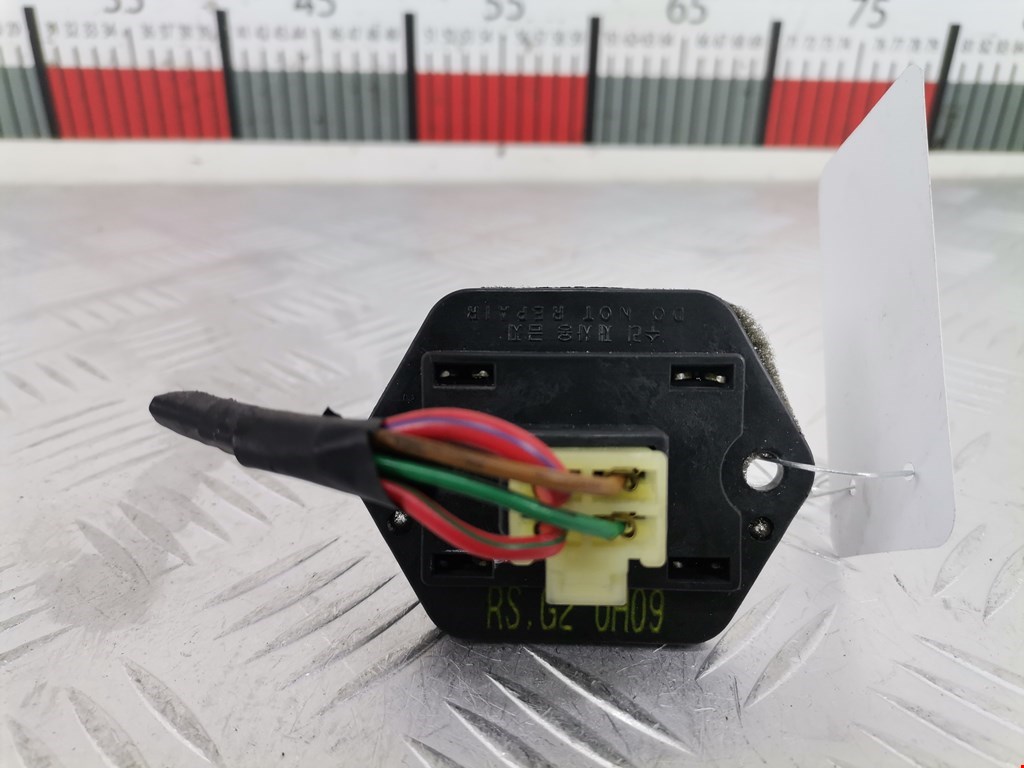 Резистор отопителя (сопротивление печки) Kia Carens 1 (RS)