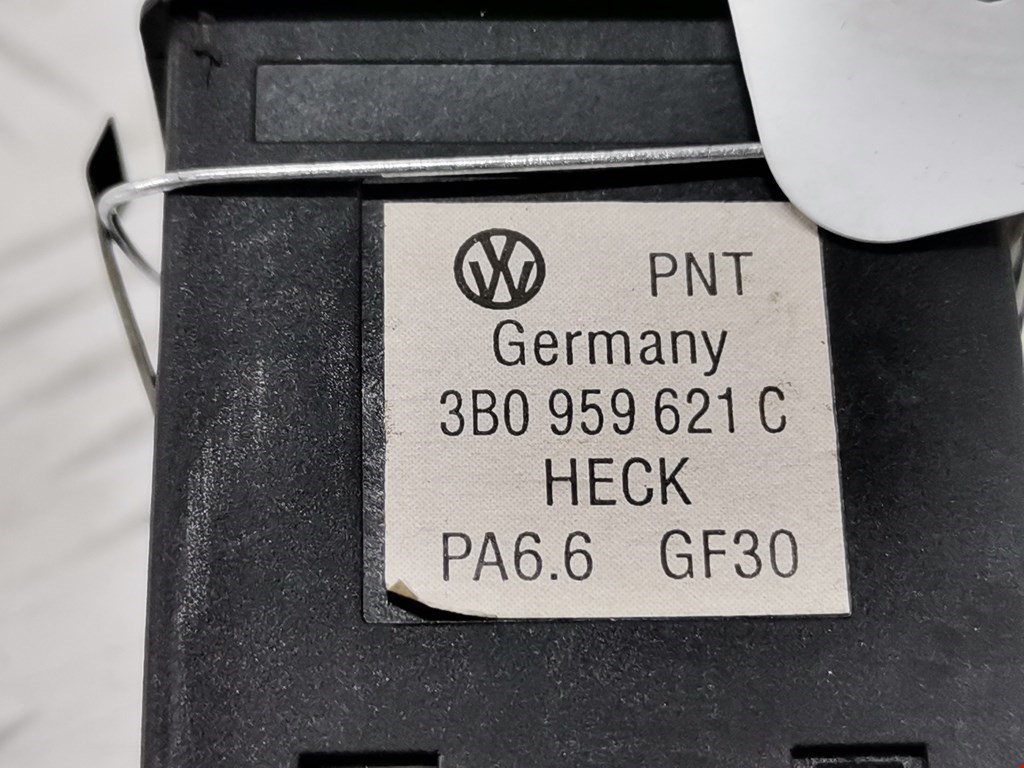 Кнопка обогрева заднего стекла Volkswagen Passat 5 GP купить в Беларуси