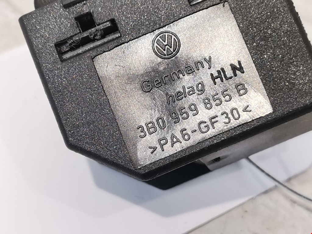 Кнопка стеклоподъемника Volkswagen Golf 4 купить в России