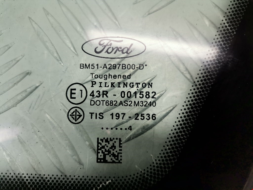 Стекло кузовное заднее правое Ford Focus 3 купить в Беларуси