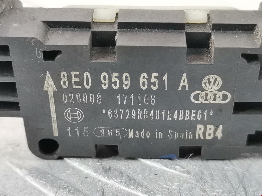 Датчик удара Audi A4 B7 купить в России