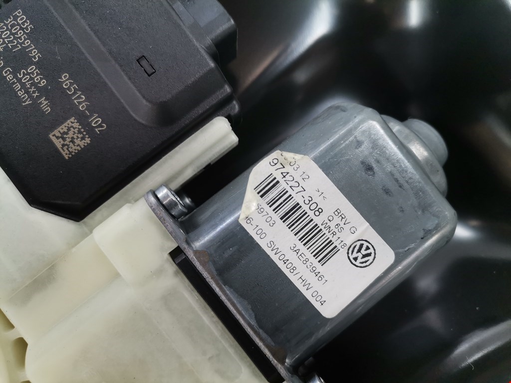 Стеклоподъемник электрический двери задней левой Volkswagen Passat 7 купить в Беларуси